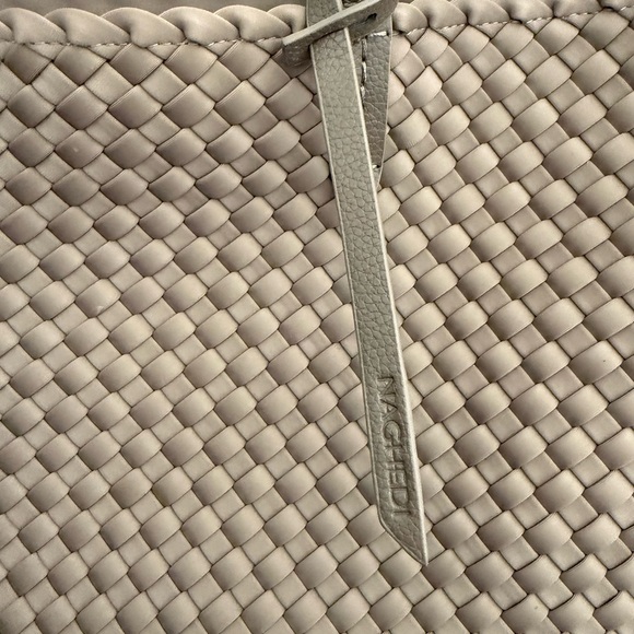 Jetsetter Tan Woven Large Woman’s Tote Bag - Picture 10 of 14